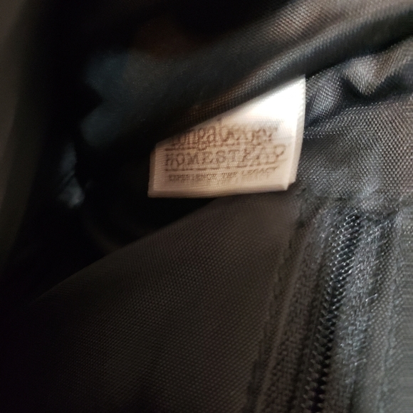 LONGABEGER SHOULDER BAG LOTS OF ROOM INSIDE 2 ZIPPER COMPARTMENTS 10" wide 7"T - Picture 3 of 4